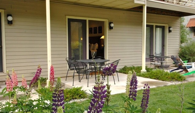 Mountain Style, Ground Floor on River Trail w/Patio, Hot Tub