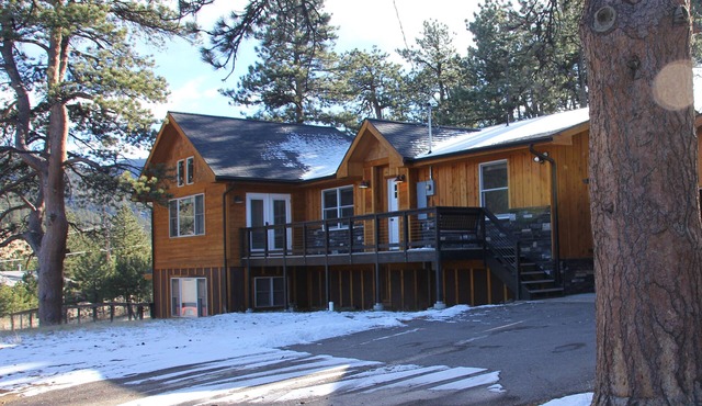 Mountain Sunrise Cabin - HOT TUB, Wildlife, Serene - Near RMNP and Downtown