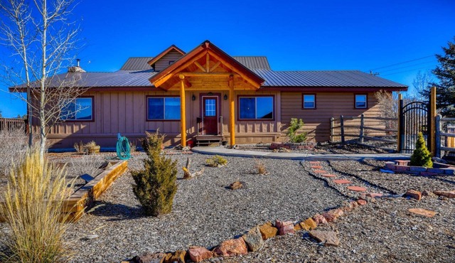 Mountain Sunset Cabin: Stunning Views, Foosball, Outdoor Fireplace, 30 Min to Wolf Creek Ski Resort!