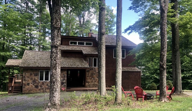 Mountain Time - Updated 3 bedroom home, walk to trails, horses, tennis, & more!