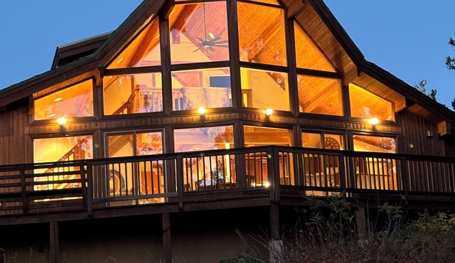 Mountain Top 4-bedroom Lodge near Angel Fire with WiFi