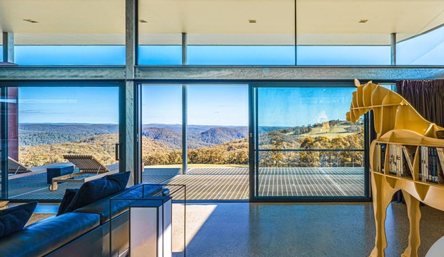 Mountain Top Bilpin, Long House Isyd