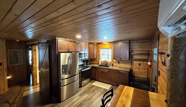 Mountain-Top Cabin: A Secluded Escape in the Heart of the Laurel Highlands