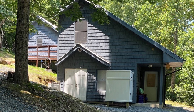 Mountain top cabin in the heart of the Uwharrie National Forest!