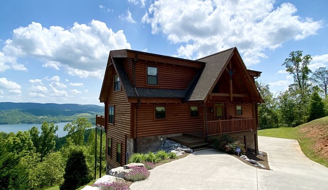 MOUNTAIN TOP CABIN WITH PARTNERING MARINA ON NORRIS LAKE