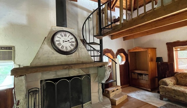 Mountain top cabin with outdoor pavilion & Wi-Fi, perfect for an adult getaway.