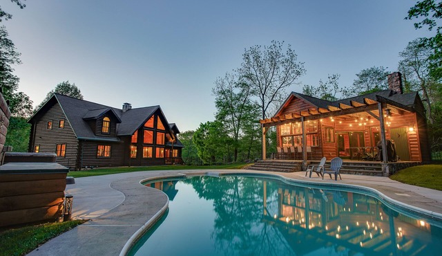 Mountain Top Cabin w/HOT TUB + Private Pool + Game Room