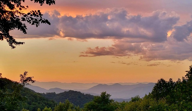 Mountain Top Cabin with a View that is Centrally Located in Western Carolina.