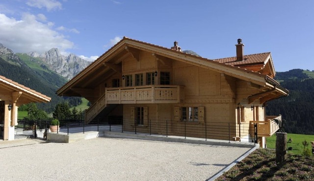 Mountain Top Chalet with fantastic views