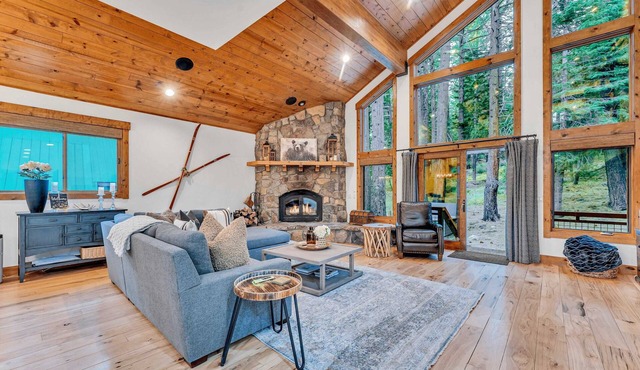 Mountain-Top Chalet Near Skiing with Hot Tub