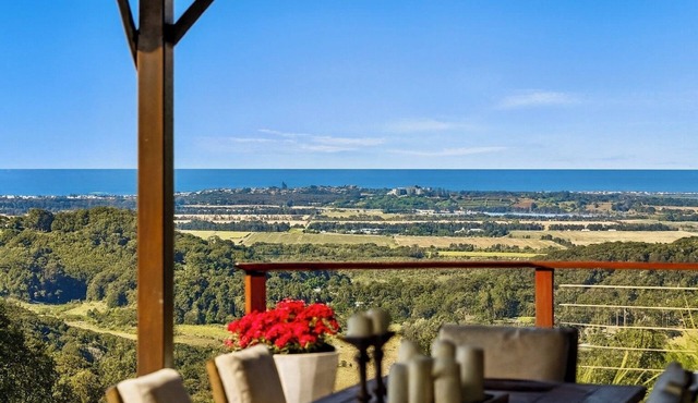 Mountain-top escape south Gold Coast, northern NSW. 20 min to the beach, airport