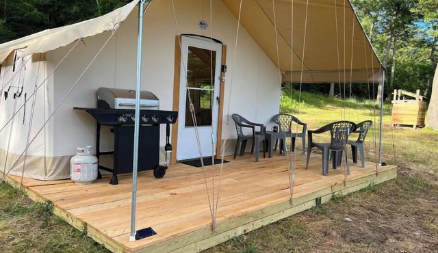 Mountain Top Glamping with a Priceless View!