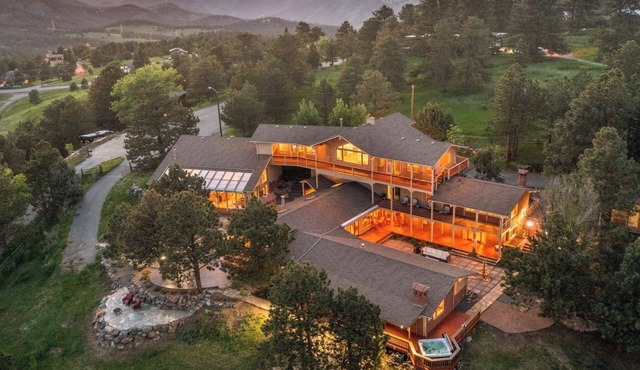 Mountain Top Luxury Hot Tub Sauna Views Close to Red Rocks Amphitheater