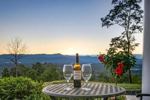 Mountain Top Mansion + Pet Friendly + Sleeps 24 + Asheville + Blue Ridge Parkway