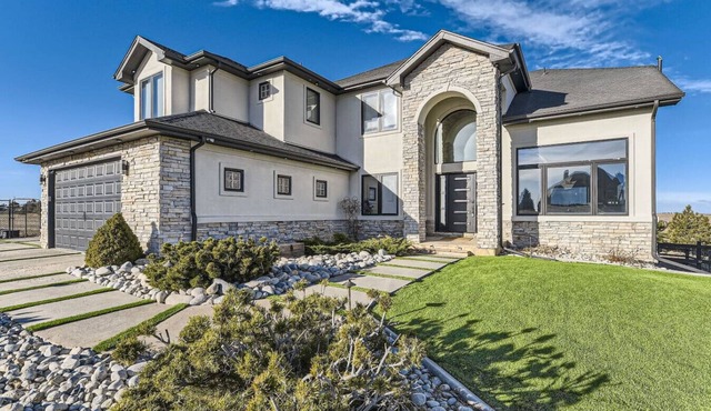 Mountain Top Mansion w/Bar, B-ball Court, 6BR, 3FB, 2HB, 2 Air mattress