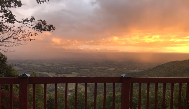 Mountain Top Retreat With Panoramic Views Just Off The Blue Ridge Parkway!