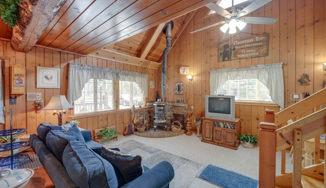 Mountain Top's Ponderosa Getaway Near Dome Rock!