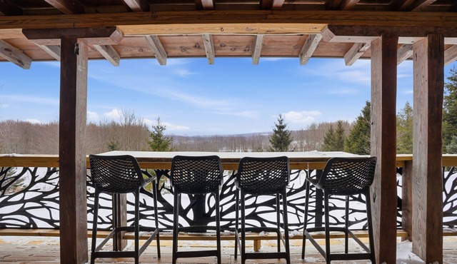 Mountain Top Seclusion with fitness room