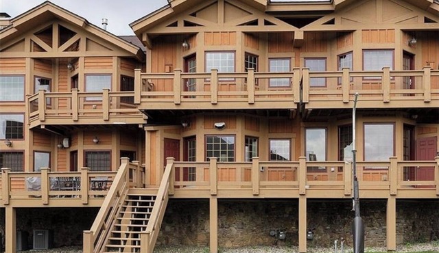 Mountain top spacious townhome in 7 Springs Southwind