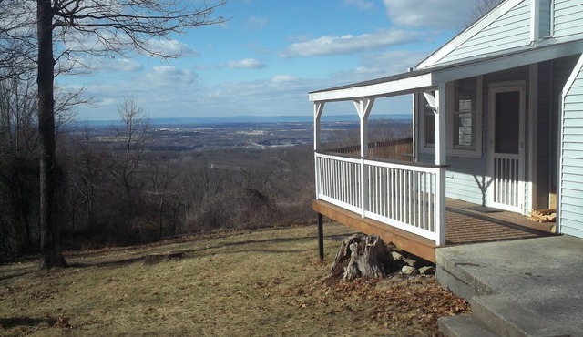 Mountain Top View Spacious Family Cottage Walking Distance from Appalachian Trl