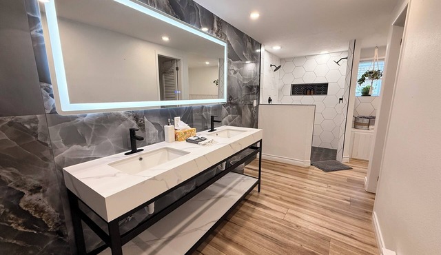 ☆ Mountain Topaz Getaway☆ Private Home Near Downtown, New Luxury Shower