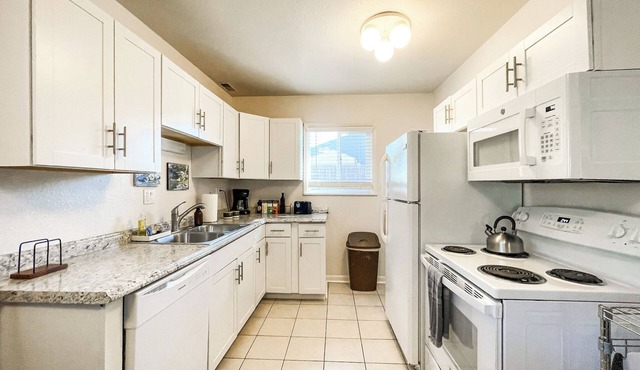 Mountain Town Apartment /Walk to main street!