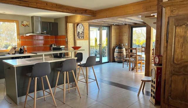 Mountain vacation home 10 people village center