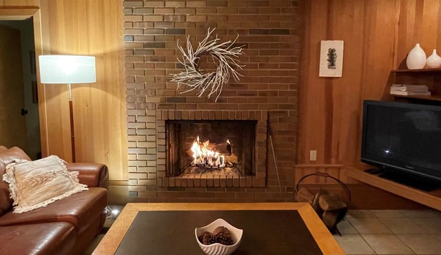 Mountain, Valley, Forest Views from your Private Hot Tub, Close to Hiking Trails