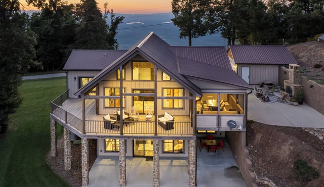 Mountain Vida Vibes is a stunner and only 5 min away from Hidden Hill Venue!