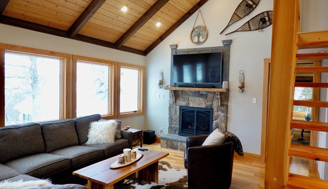 Mountain Views with Ski-in/Ski-out to Tyro Trail at Wintergreen Resort