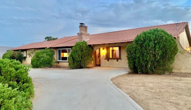 🌵 “Mountain View 2BR Country Home -Netflix – Spacious