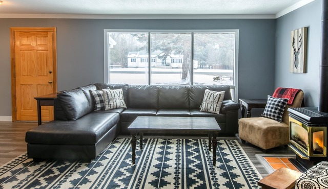 Mountain View 4BR Chalet with contactless entry - The Lake at Blue Mountains