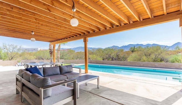 Mountain-View 4BR Family Home, Pool & Outdoor Fun