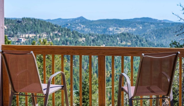 Mountain View Apartment Near Downtown & Hiking