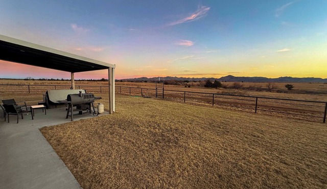 Mountain View Barndominium Hot Tub Retreat – Secluded Luxury Stay Near Elk Mountain, Charon’s Garden, Lakes & Top Refuge Trails