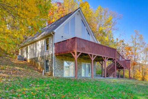 Mountain-View Blue Ridge Cabin Getaway with Fire Pit