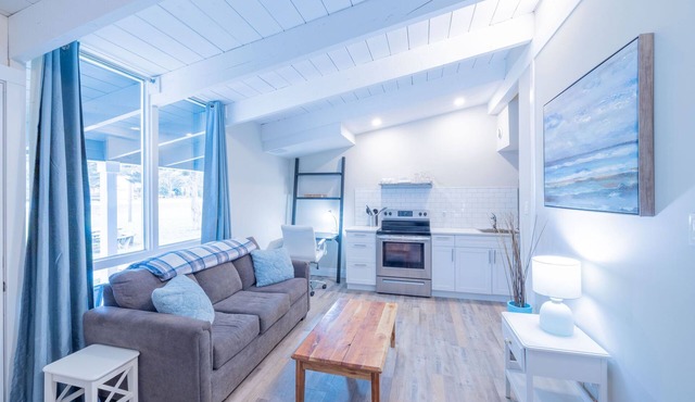 Mountain View Boutique Suite with contactless entry - The Lake at Blue Mountains