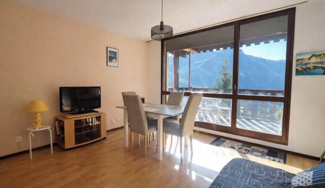 Mountain View Bright Apartment in Pra Loup