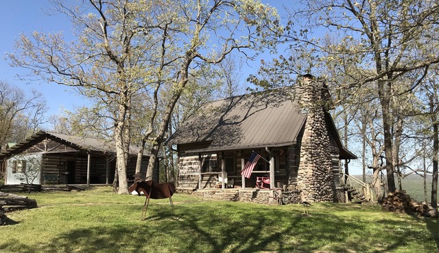 Mountain View Cabin (sleeps 4) & Bunkhouse (sleeps 6)