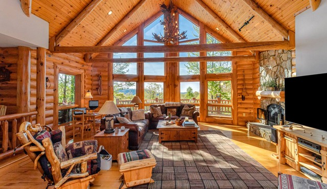 Mountain View Cabin near Asheville with Hot Tub