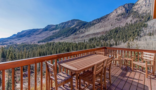 Mountain View Cabin with Two Private Decks, near Purgatory & Electra Lake