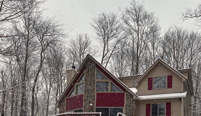 Mountain View Chalet - Hot Tub, Lakes, Skiing