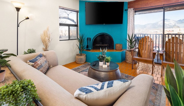 Mountain View Condo 25 min to Taos Ski Resort