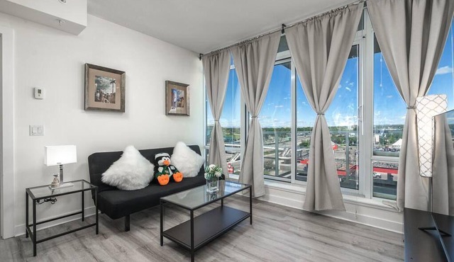 mountain view Condo by UofC/LRT/free parking/gym/easy access to Banff