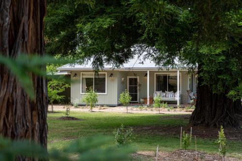Mountain View Cottage - High Country Retreat
