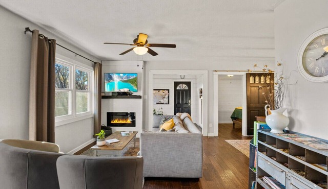 Mountain View Cottage with Hot Tub