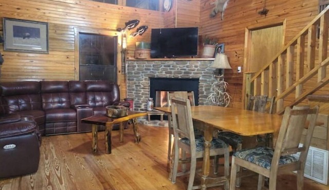 Mountain View Creekside Cabin on 12 Acres.