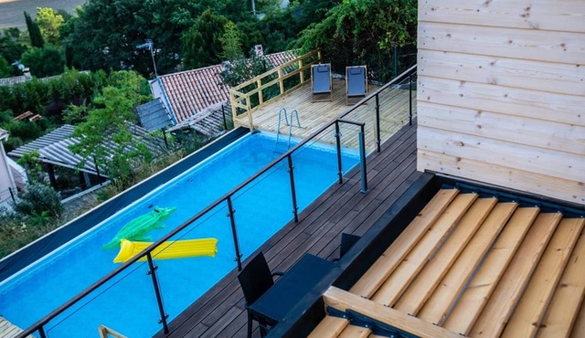 Mountain-view eco-friendly cottage