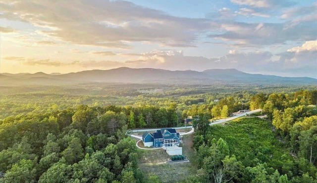Mountain View Escape with Foothills Views