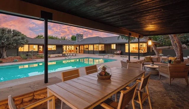 Mountain-View Estate GuestHouse: Tennis, Pool, Gym & Patio